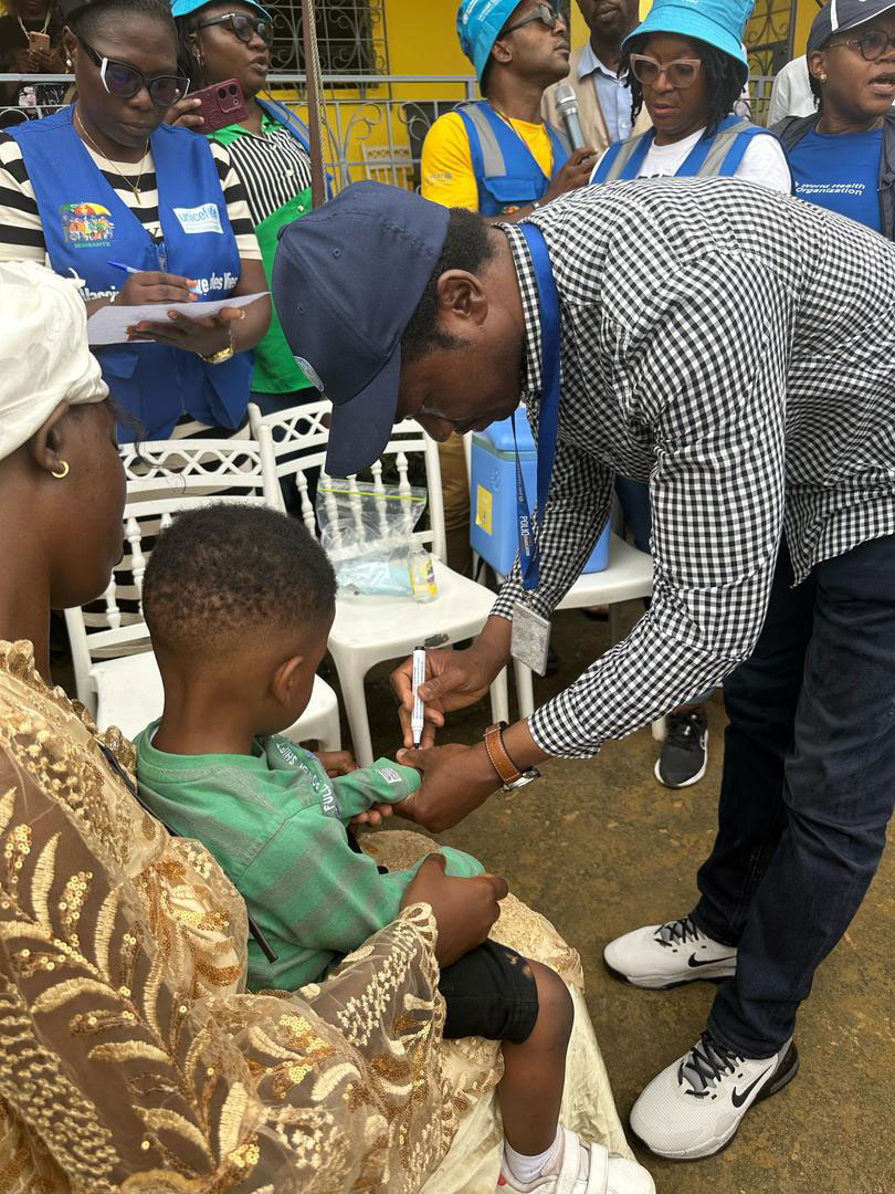 A health professional marks the finger of a child to indicate polio vaccination