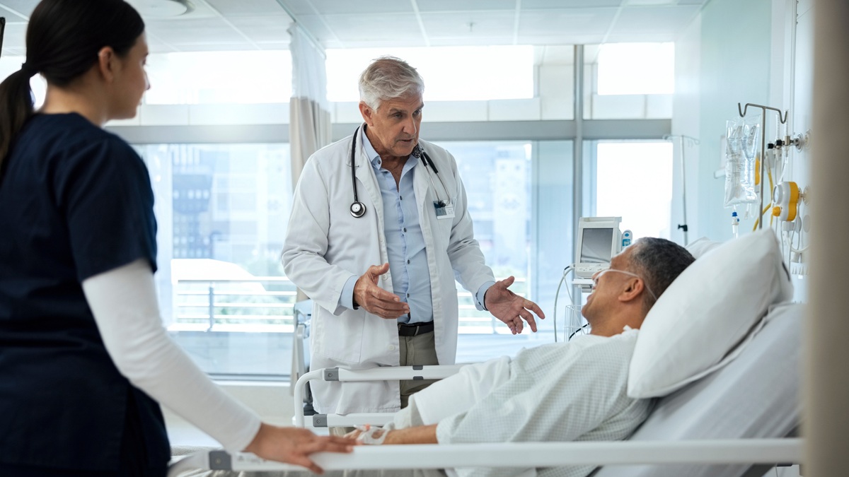 Doctor talking to patient in hospital
