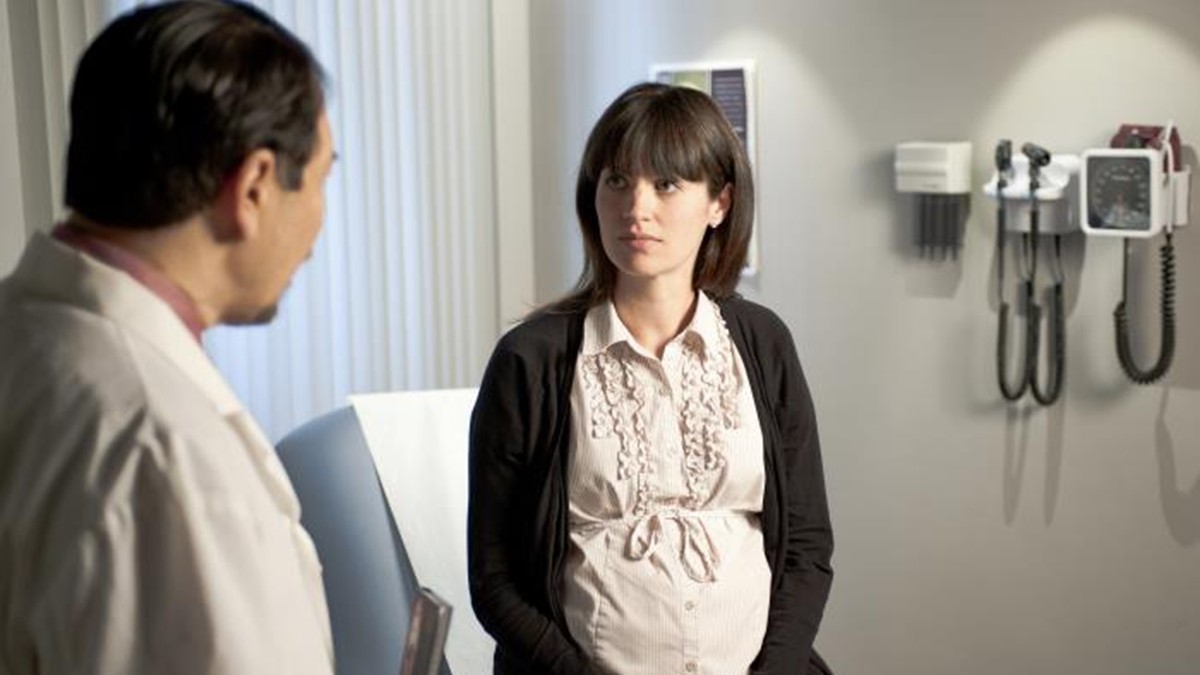 A pregnant patient consults with a healthcare provider.