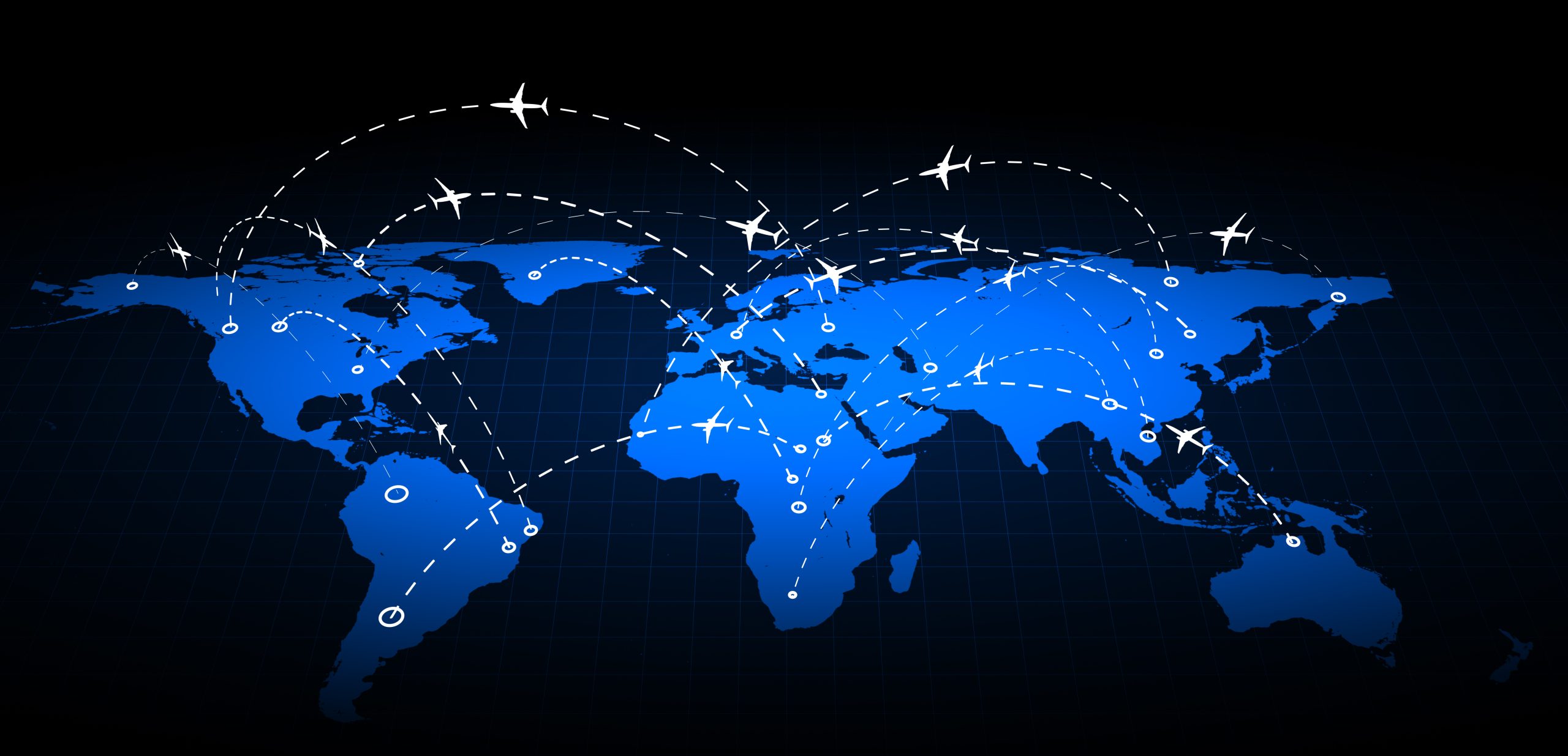 Mapa con aviones viajando alrededor del mundo.