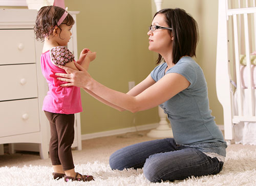 Madre hablando con su hija