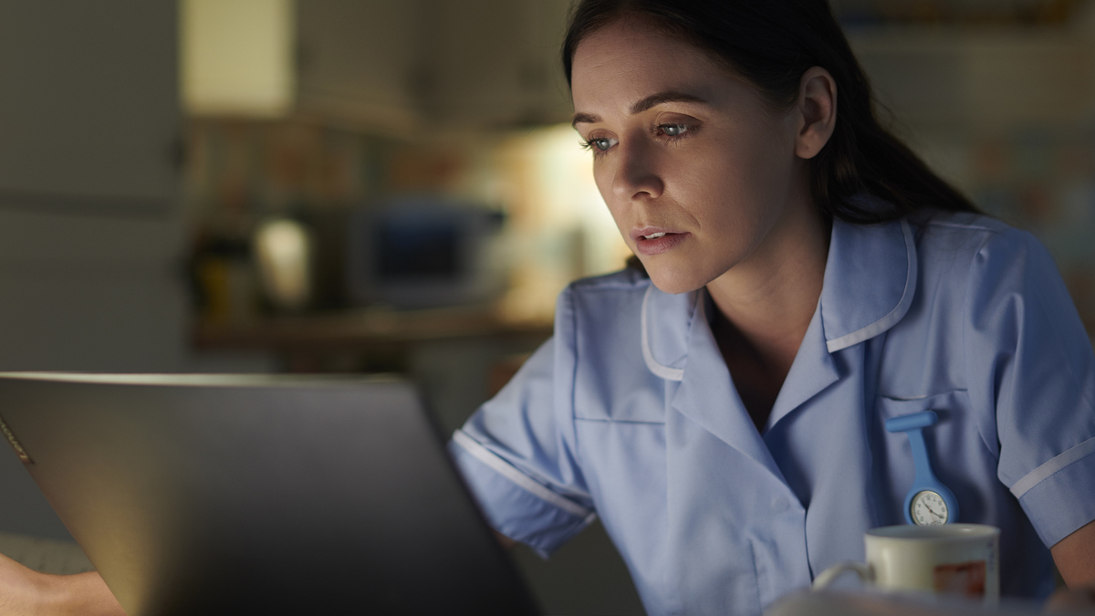 Two people looking at pictures of STI symptoms