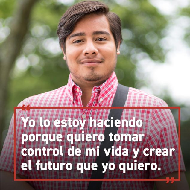 Hombre sonriendo. &ldquo;Yo lo estoy haciendo porque quiero tomar control de mi vida y crear el future que yo quiero.&rdquo;