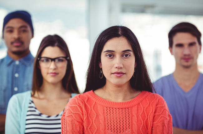 Un grupo diverso de j&oacute;venes adultos.